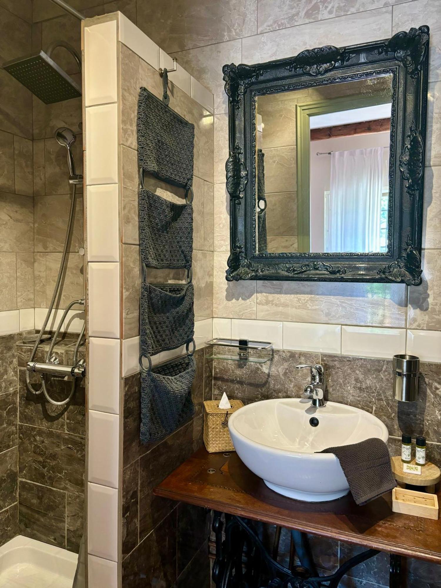 Bed and Breakfast Domaine Du Commandeur Mondragon Zewnętrze zdjęcie